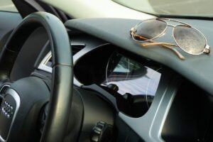 【運転快適グッズ】第一弾！メガネの上からでも使えるIZONEのドライブサングラス！！